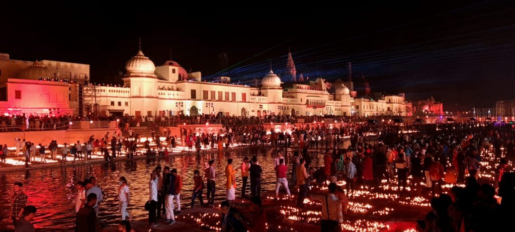 This Is How Guinness Record for the Largest Display Of Oil Lamps Was ...