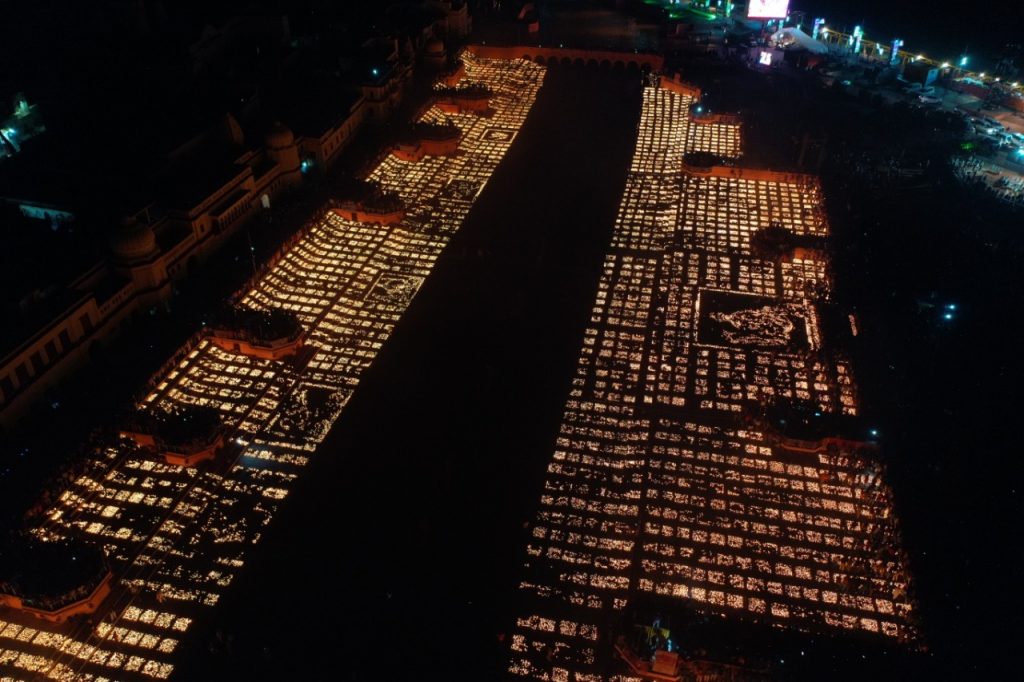 This Is How Guinness Record for the Largest Display Of Oil Lamps Was