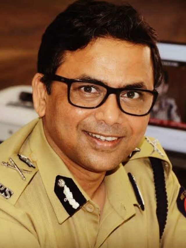 An IPS Officer-cum-‘Shayar’