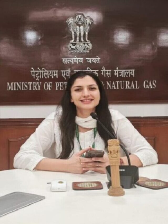 IAS Officer Who Did Not Use Mobile While Preparing