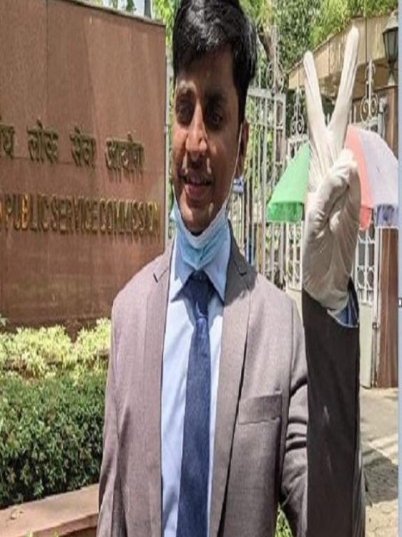 Visually Challenged Satender Singh who cracked UPSC