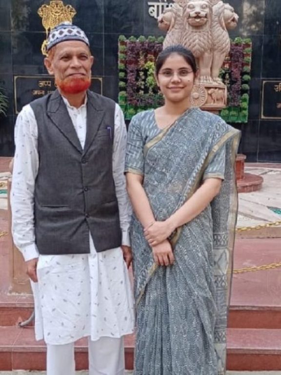 Meet MP Girl Who Topped UP PCS Exam