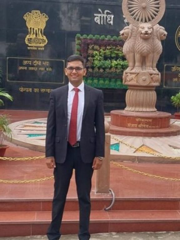 Meet This UPPCS Topper Who Can Be IAS This Year