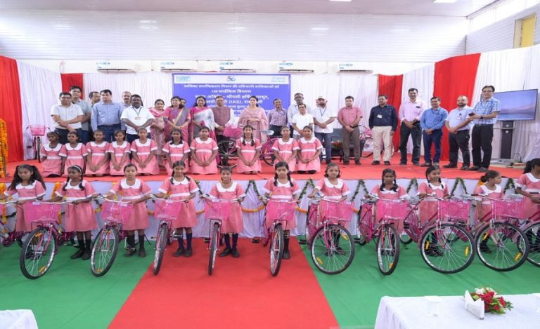 NTPC_Unchahar_Distributes_Bicycles_