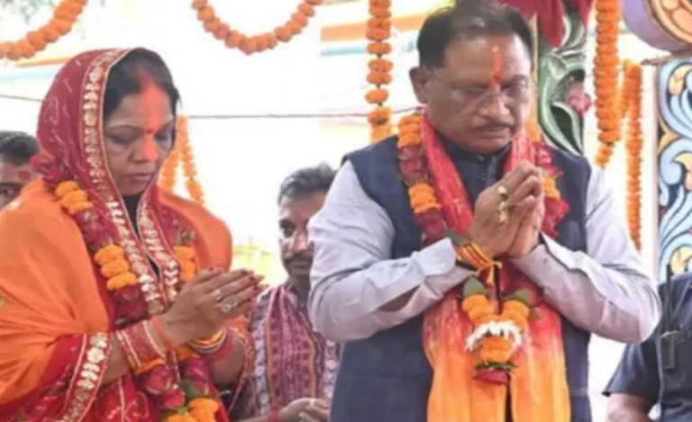 CM Vishnu Deo Sai and Wife
