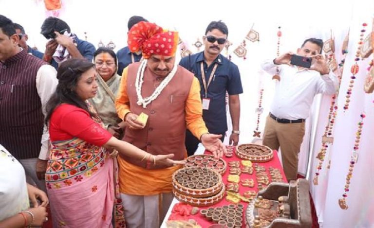 mohan Yadav cm(cow dung Diwali lamps)