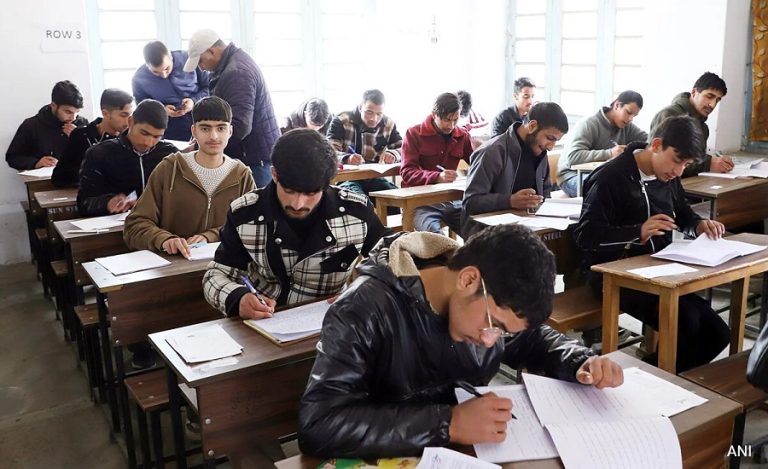 Bihar Sees Record Rush for 935 New AEDO Posts