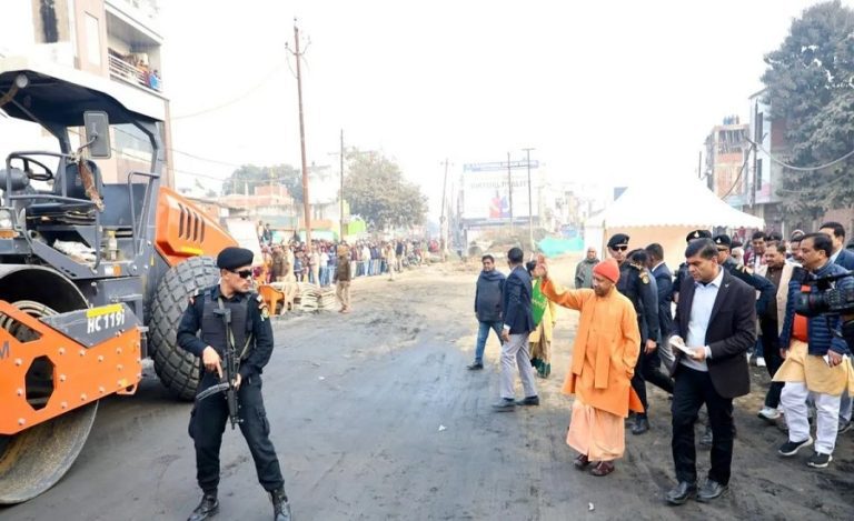 cm-yogi-in-gorakhpur-(