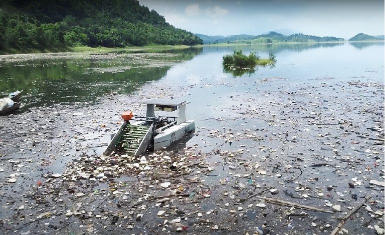 AI Water Cleaning Robot