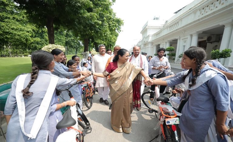 cm rekha