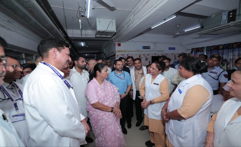 CM Rekha Gupta Visits Lal Bahadur Shastri Hospital