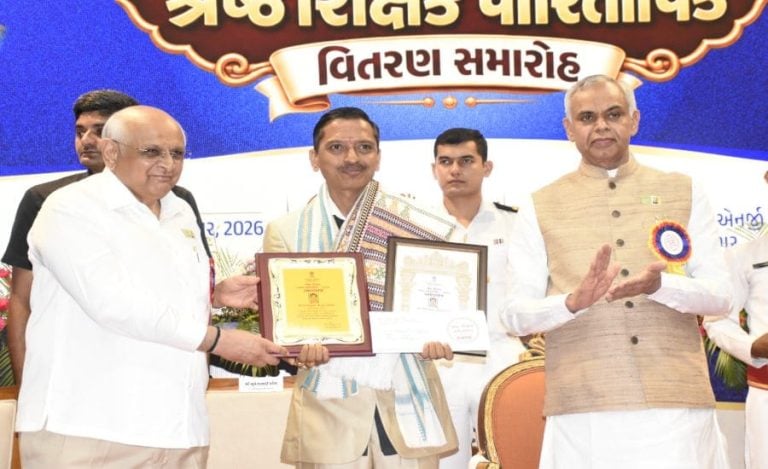 Gujarat Honours 40 Outstanding Teachers ,,