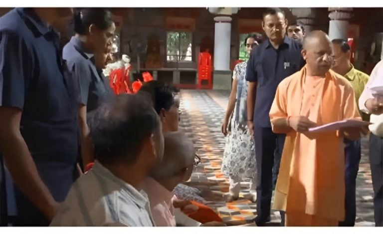 Yogi Adityanath Janta Darshan Gorakhpur (1)