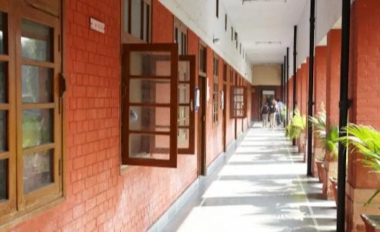delhi building-900x550