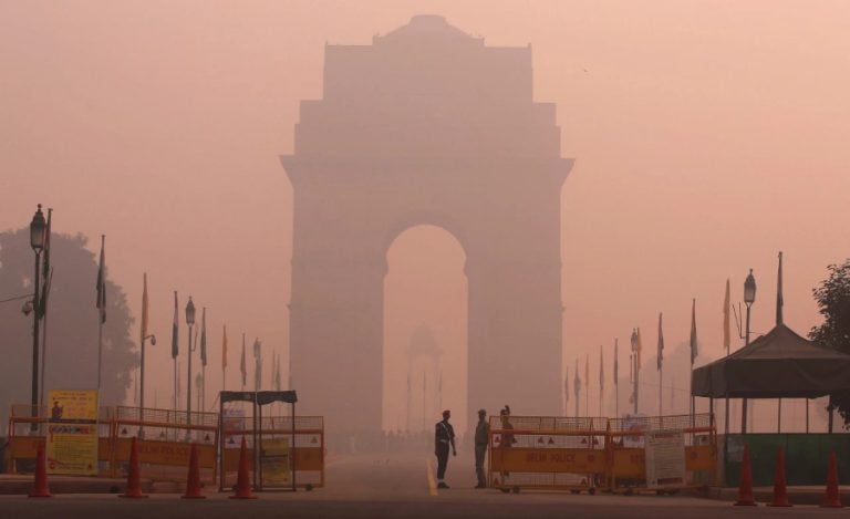 Delhi-Smog-situation-scaled-900x550