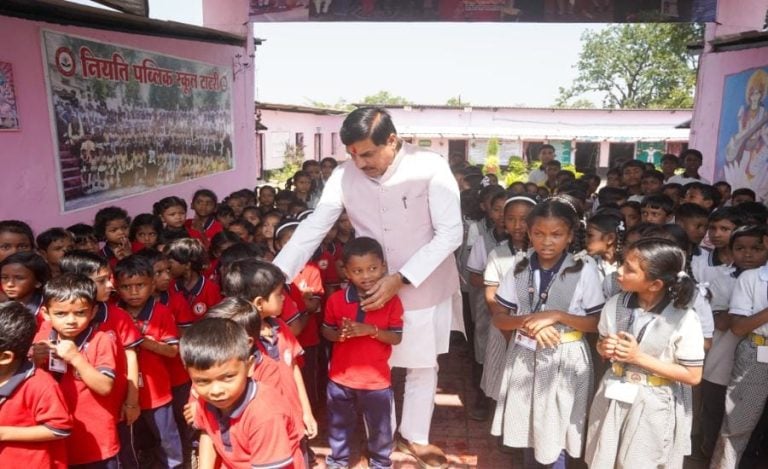 mp cm meets school children 1